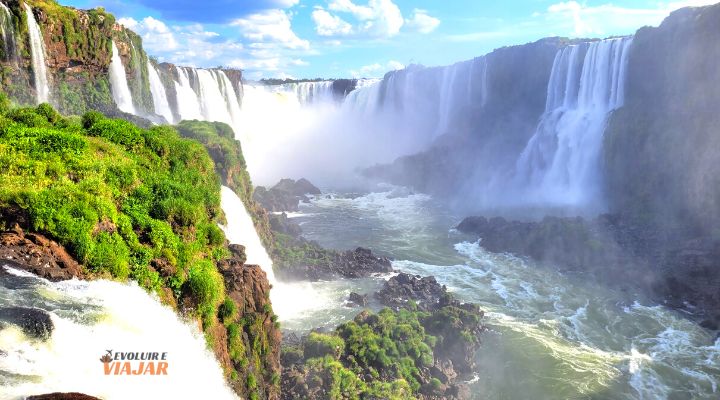 Cataratas do Iguaçu lado brasileiro, com vista para a garganta do diabo.